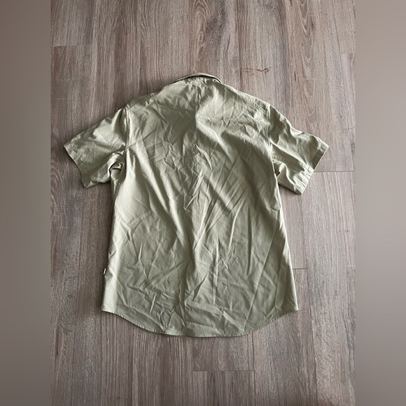 Lululemon Men’s Airing Easy Long Sleeve Shirt Heathered Dew Green - Medium - Picture 5 of 9